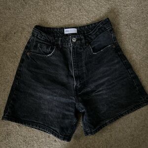 Black Zara shorts